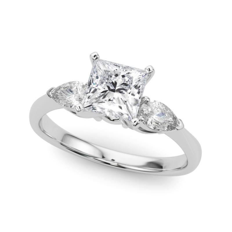 Taille princesse GIA Certified 1.5 Carat Princess East-West Three-Stone Platinum Diamond Ring (bague à trois pierres en platine) en vente