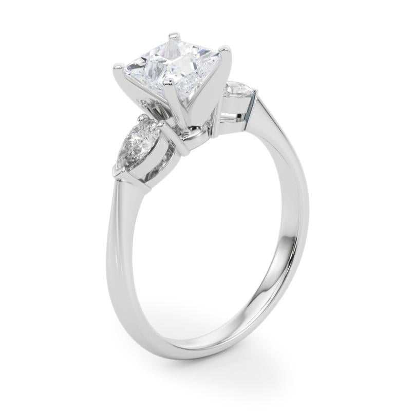 GIA Certified 1.5 Carat Princess East-West Three-Stone Platinum Diamond Ring (bague à trois pierres en platine) en vente 1