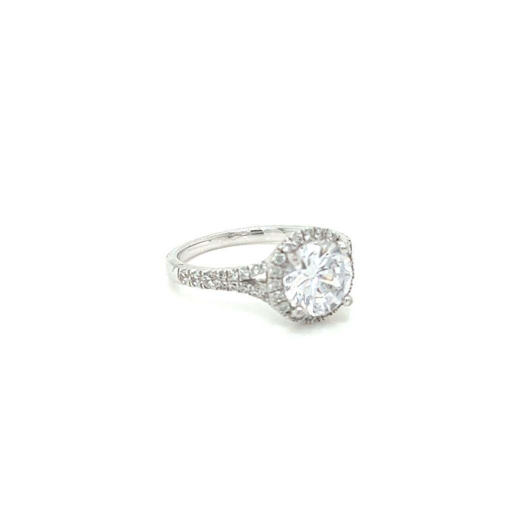 For Sale:  GIA Certified 1.5 Carat Round Brilliant Diamond Ring in Platinum 2
