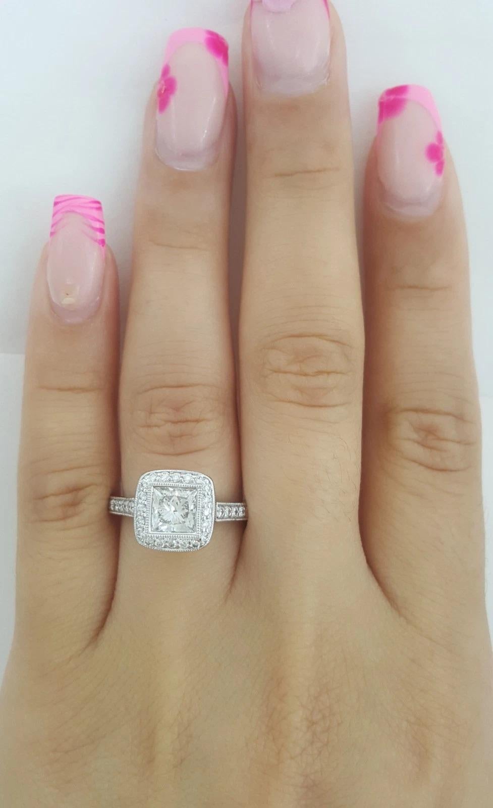 GIA zertifizierter 1,5 Karat Diamant-Halo-Verlobungsring im Prinzessinnenschliff Damen im Angebot