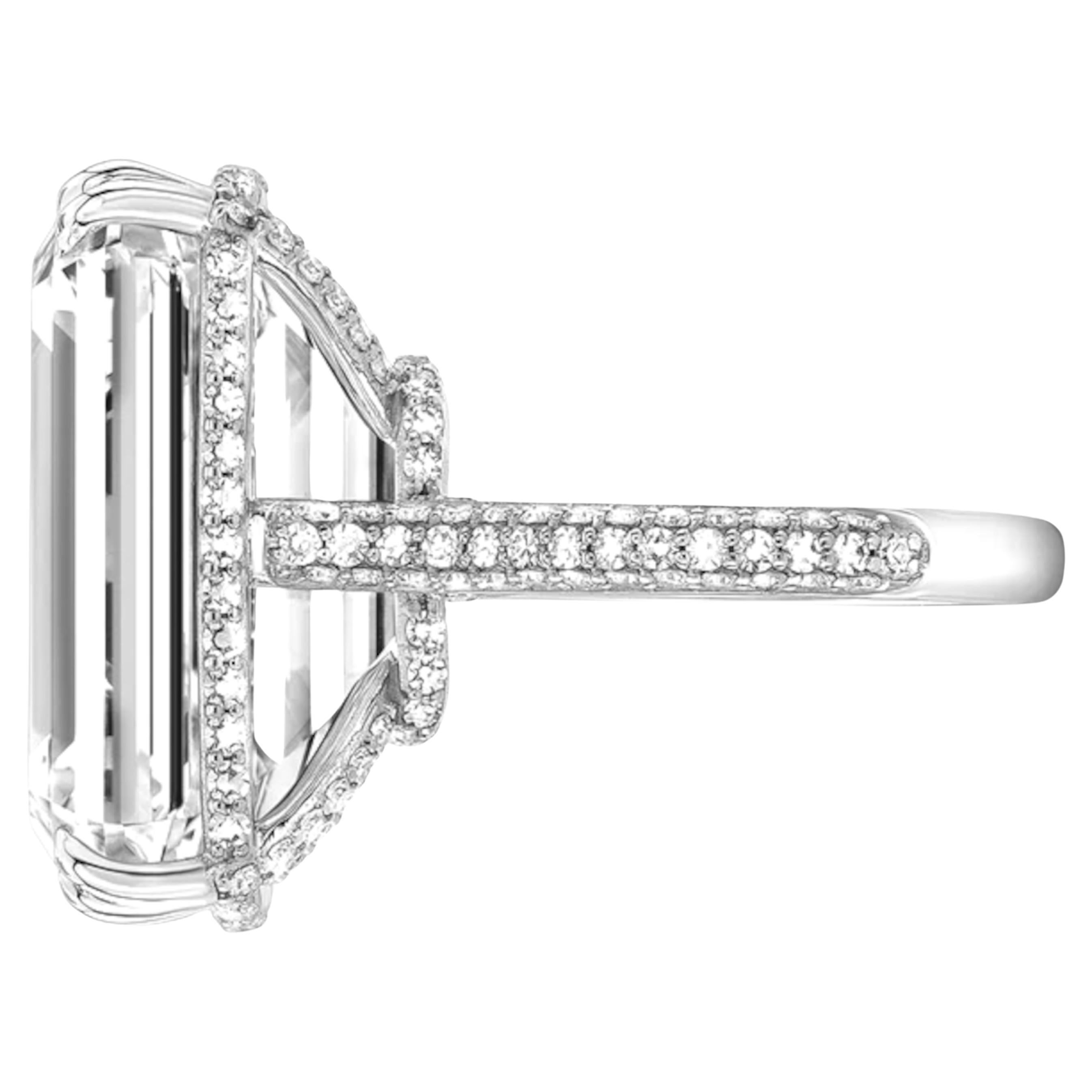Certificado GIA 15 Ct. Anillo de platino con diamante talla esmeralda Contemporáneo en venta