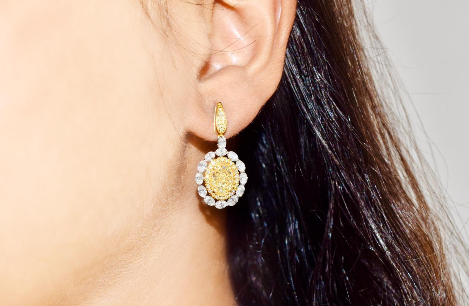 18kt white gold earring with diamonds
  
  Gold colour & karat: White gold 18kt
  Weight: 6.49 grams
  
  Set with-
  Stone type: Diamonds
  Shape: Oval / Oval
  Carat: 1.50 / 1.50
  Colour: W-X / W-X 
  Clarity: SI1 / SI1
  
  Surrounding Stones: