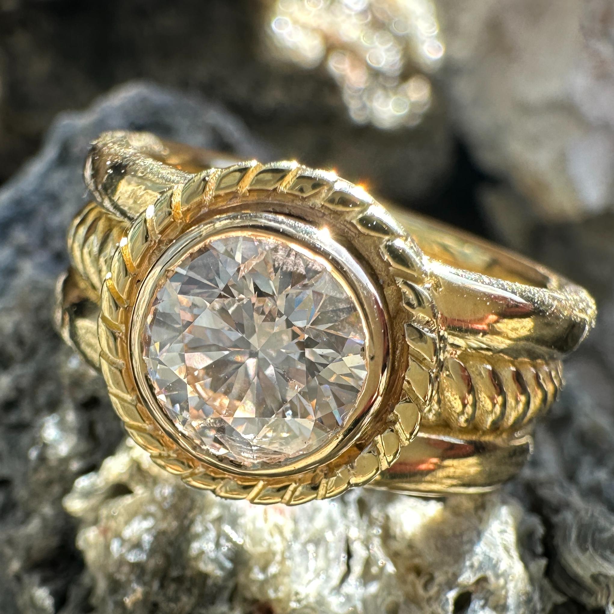 Contemporain Bague solitaire en or jaune 18 carats avec diamant certifié GIA de 1,50 carat en vente