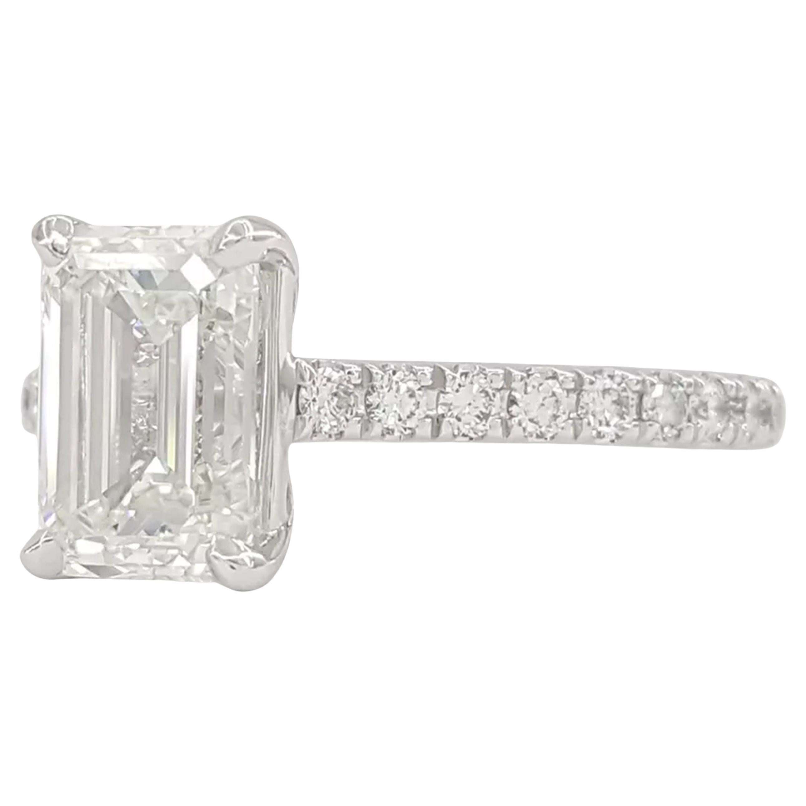 Taille émeraude Bague avec diamant émeraude certifiée GIA de 1.50 carats en vente