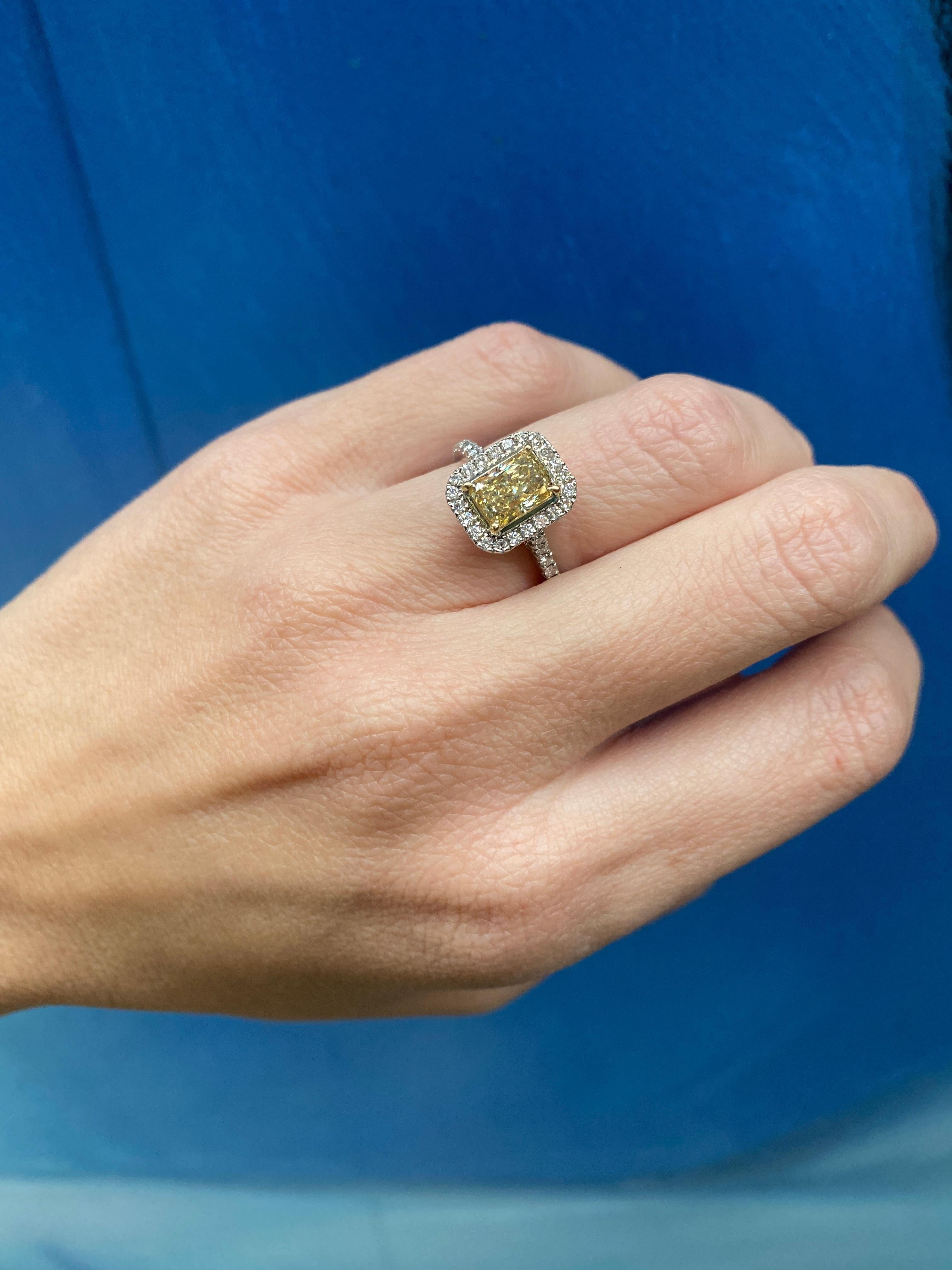 GIA-zertifizierter 1,50 Karat Ausgefallener gelber strahlender Diamant-Verlobungsring  im Angebot 4