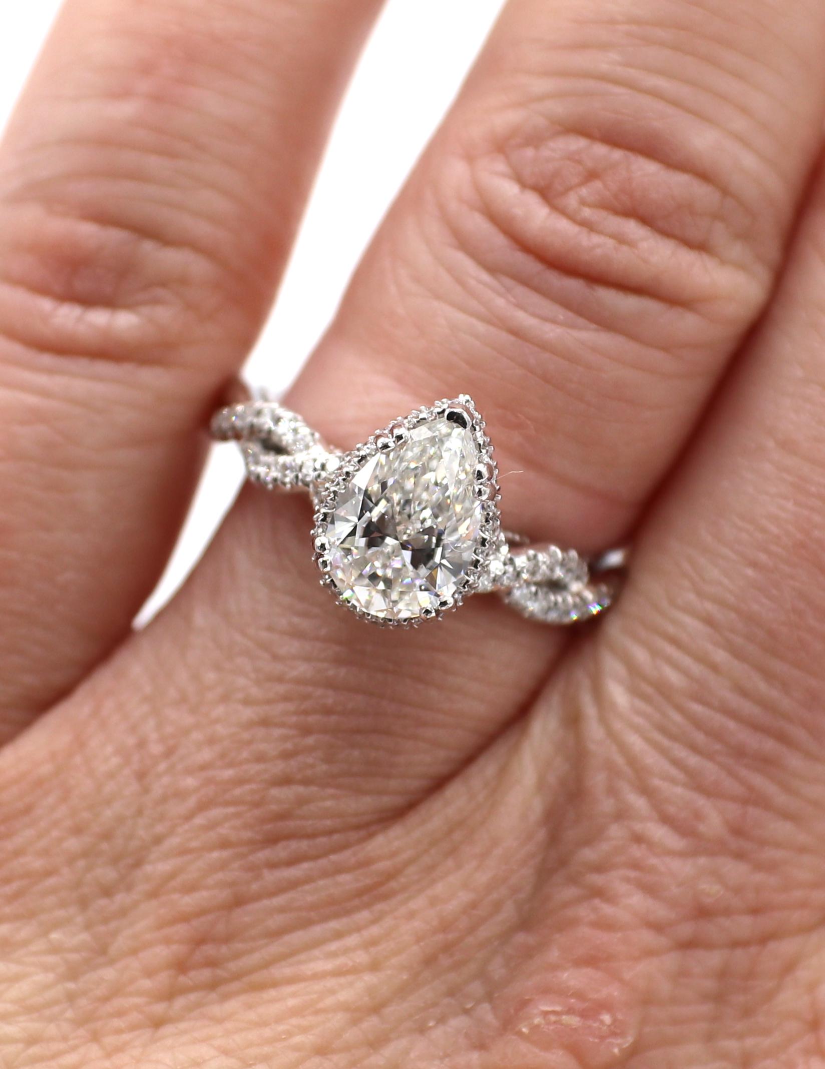 GIA Certified 1.50 Carat G VS1 Pear Shape Diamond Verragio Engagement Ring In Excellent Condition In  Baltimore, MD
