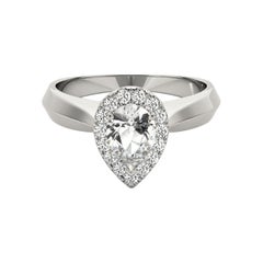 GIA Certified 1.50 Carat Knife Edge Band Pear Halo  Bague en diamant