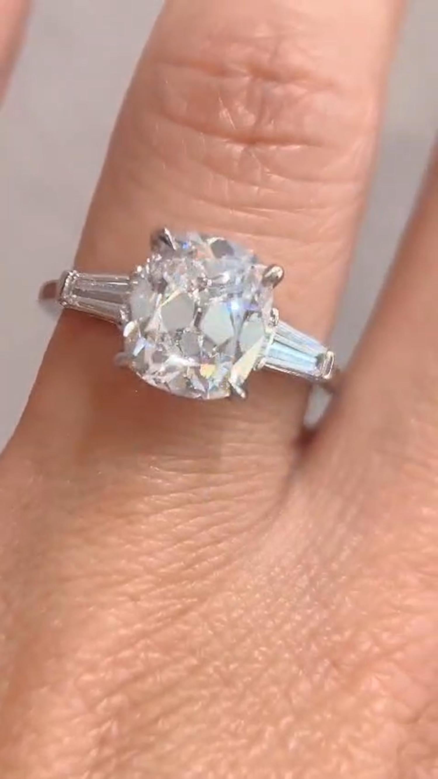 GIA Certified 1.71 Carat Old Mine Cut Diamond Ring with Tapered Baguettes In New Condition For Sale In Chicago, IL