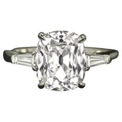 GIA-zertifizierter 1,50-Karat-Diamantring im Minenschliff mit konischen Baguetten