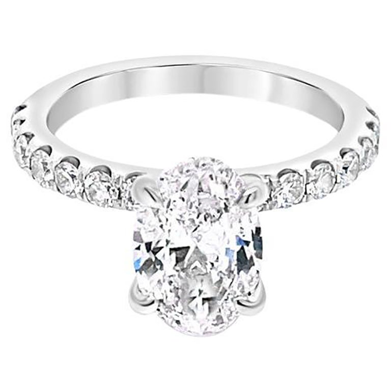 Diamant ovale certifié GIA de 1,50 carat, D SI2, avec 0,45ctw de diamants ronds