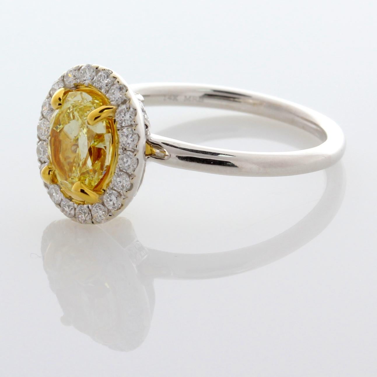 GIA Certified 1.50 Carat Oval Cut Natural Fancy Light Yellow SI1 Diamond Ring In New Condition For Sale In New York, NY