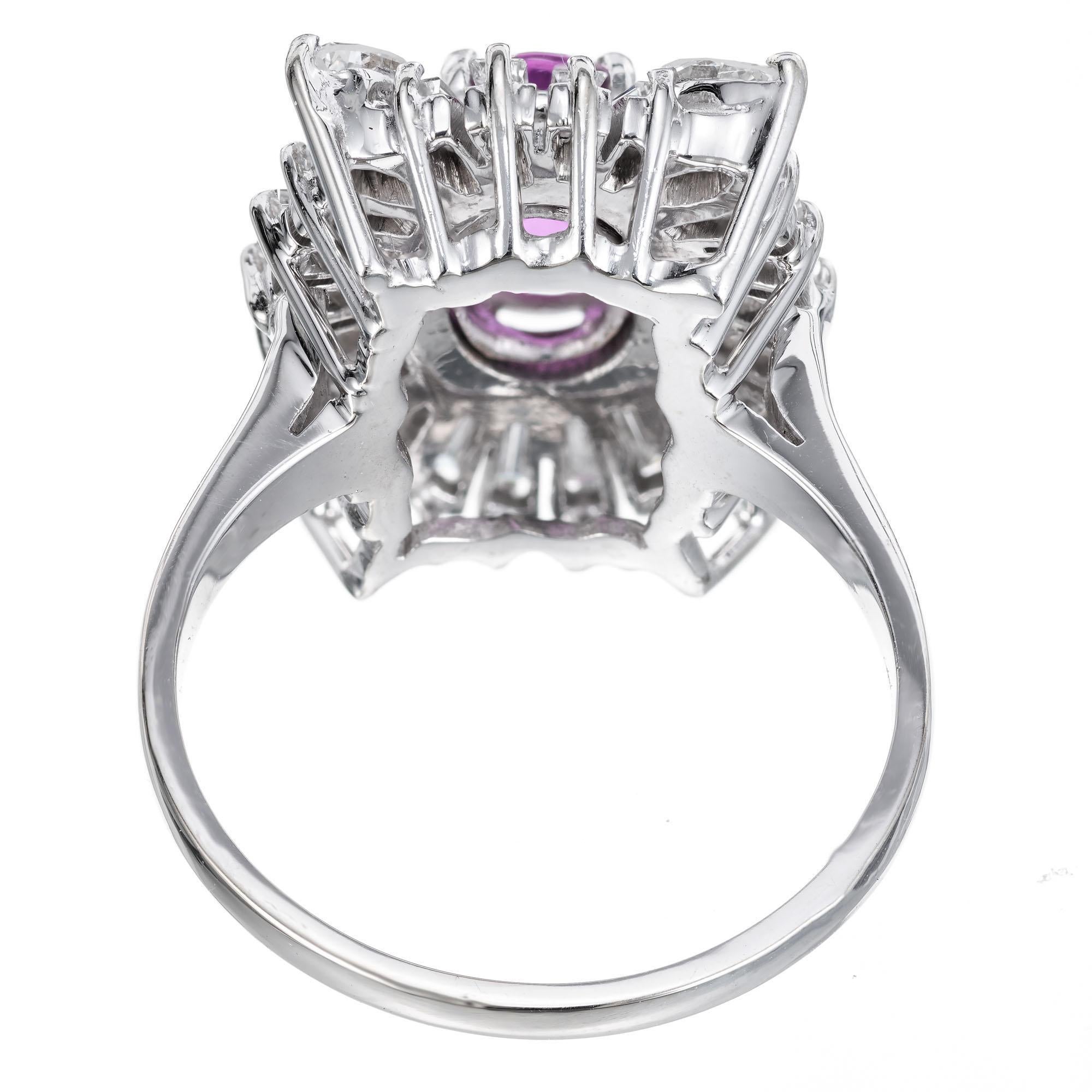Anello di fidanzamento in oro con diamante aureolato con zaffiro rosa certificato GIA da 1,50 carati in vendita 1