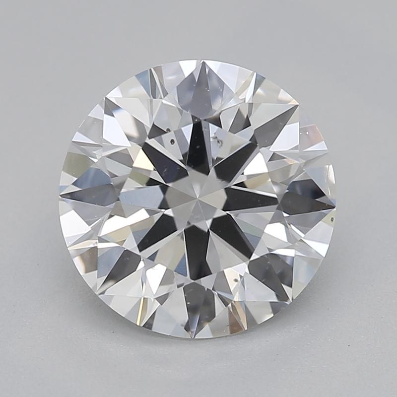 Realizzato a mano a New York, questo splendido anello con diamante mette in mostra un centro notevole con un affascinante diamante rotondo di 1,50 , classificato con una chiarezza eccezionale SI1 e un brillante F. Incastonato in un lussuoso oro
