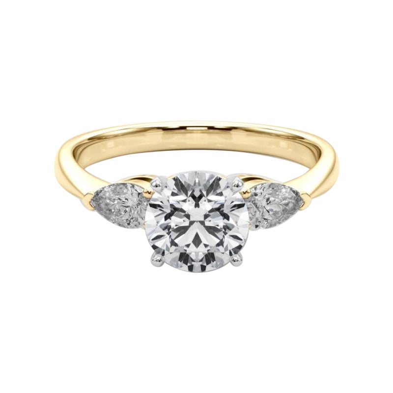 Anello con tre pietre di diamante rotonde est-ovest certificato GIA da 1,50 carati in vendita