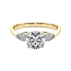 Anello con tre pietre di diamante rotonde est-ovest certificato GIA da 1,50 carati
