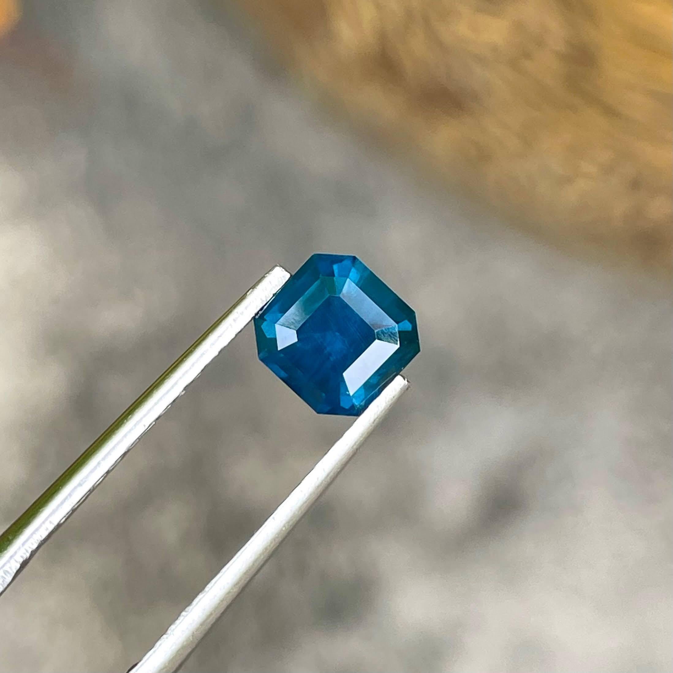 Taille octogone Pierre précieuse naturelle de spinelle bleu cobalt de 1.50 carat certifiée par le GIA
