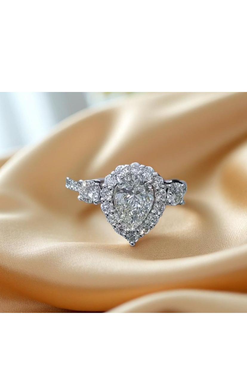 An exquisite Diamonds ring in a contemporary design, so elegant and refined style.
Adorn yourself and add a touch of sophistication on your look.
Stunning ring come in 18k gold with a lustrous GIA Certified of 1,50 carats, in perfect pear shape, F
