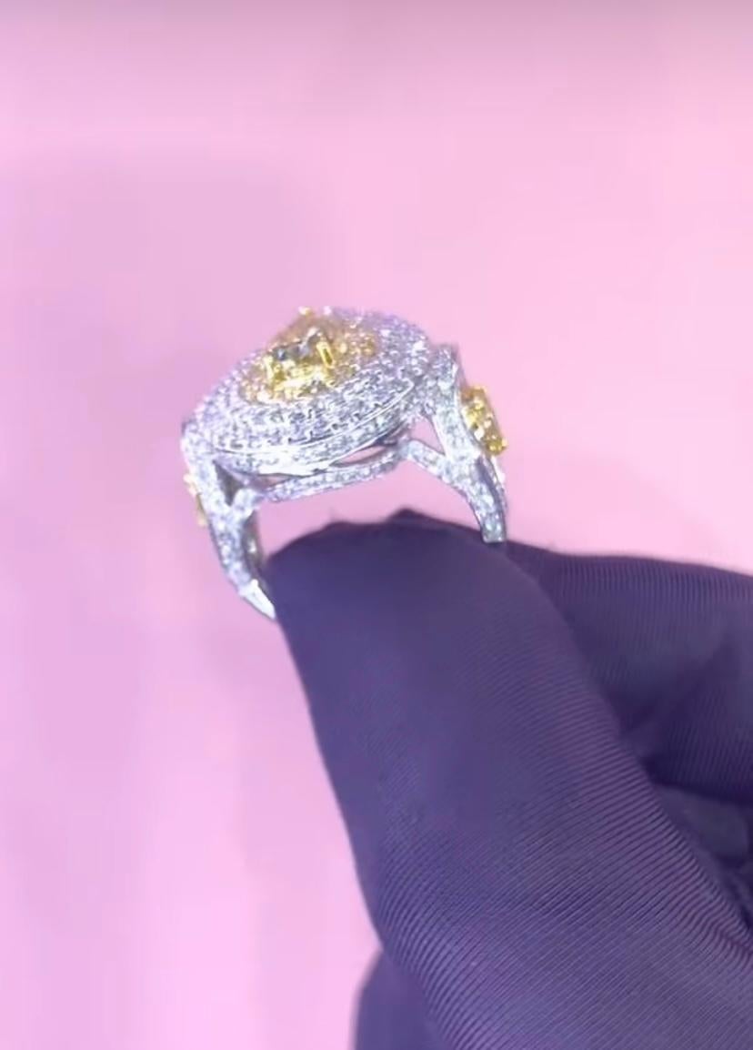 Bague en or 18 carats avec diamant jaune brunâtre de 1,50 carat certifié GIA Pour femmes en vente