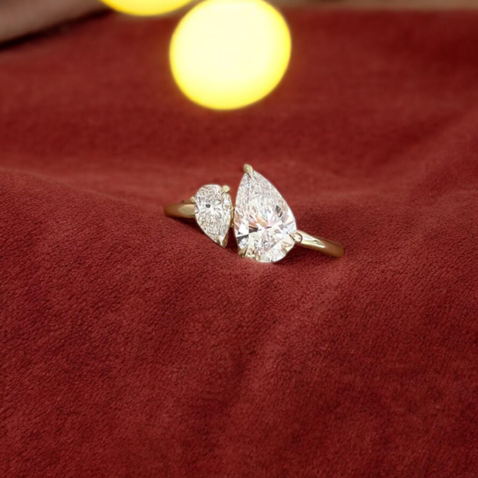 Contemporain Bague Toi et Moi en or jaune 18 carats avec diamants en forme de poire de 1,50 carat F/VS1 certifiés GIA en vente