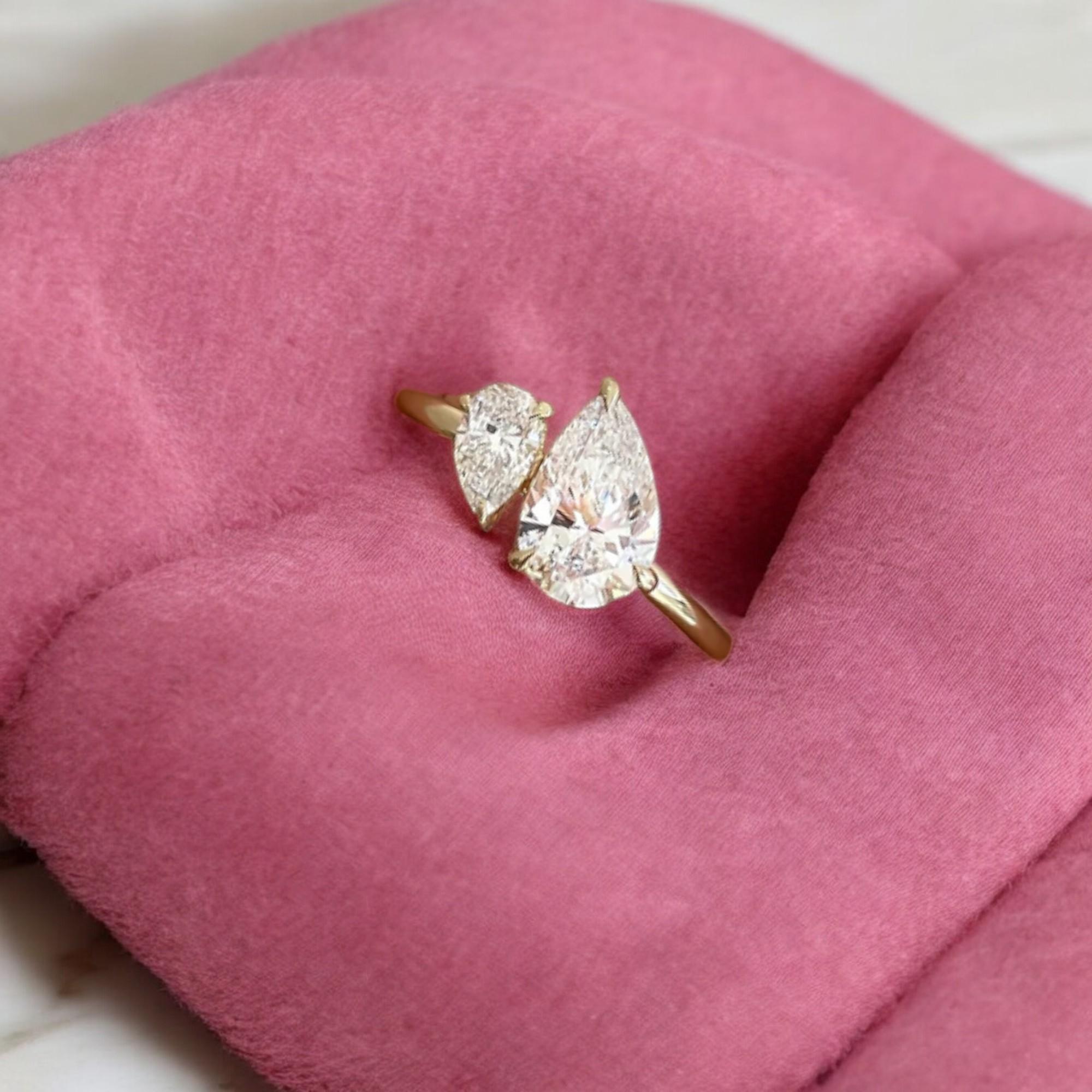 Taille poire Bague Toi et Moi en or jaune 18 carats avec diamants en forme de poire de 1,50 carat F/VS1 certifiés GIA en vente