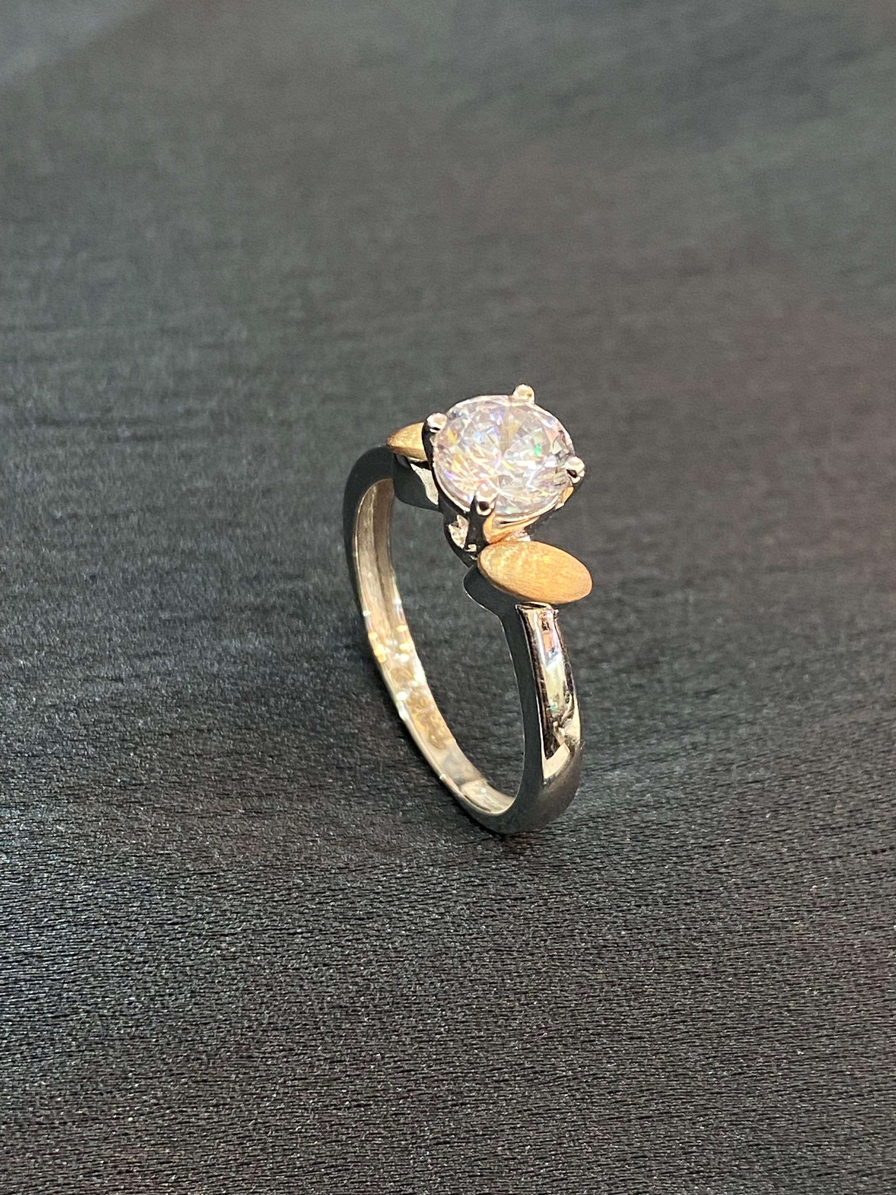 This stunning 18K White Gold Ring adds a touch of brilliance to traditional attire, boasting GIA Certified 1.50 Carats of dazzling diamonds for an exquisite sparkle!

Specifications : 
Diamond Color : White
Diamond Weight : 1.50 Carats
Diamond Shape