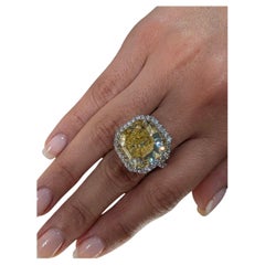 Anello in platino con diamante giallo intenso da 15.03 carati certificato GIA