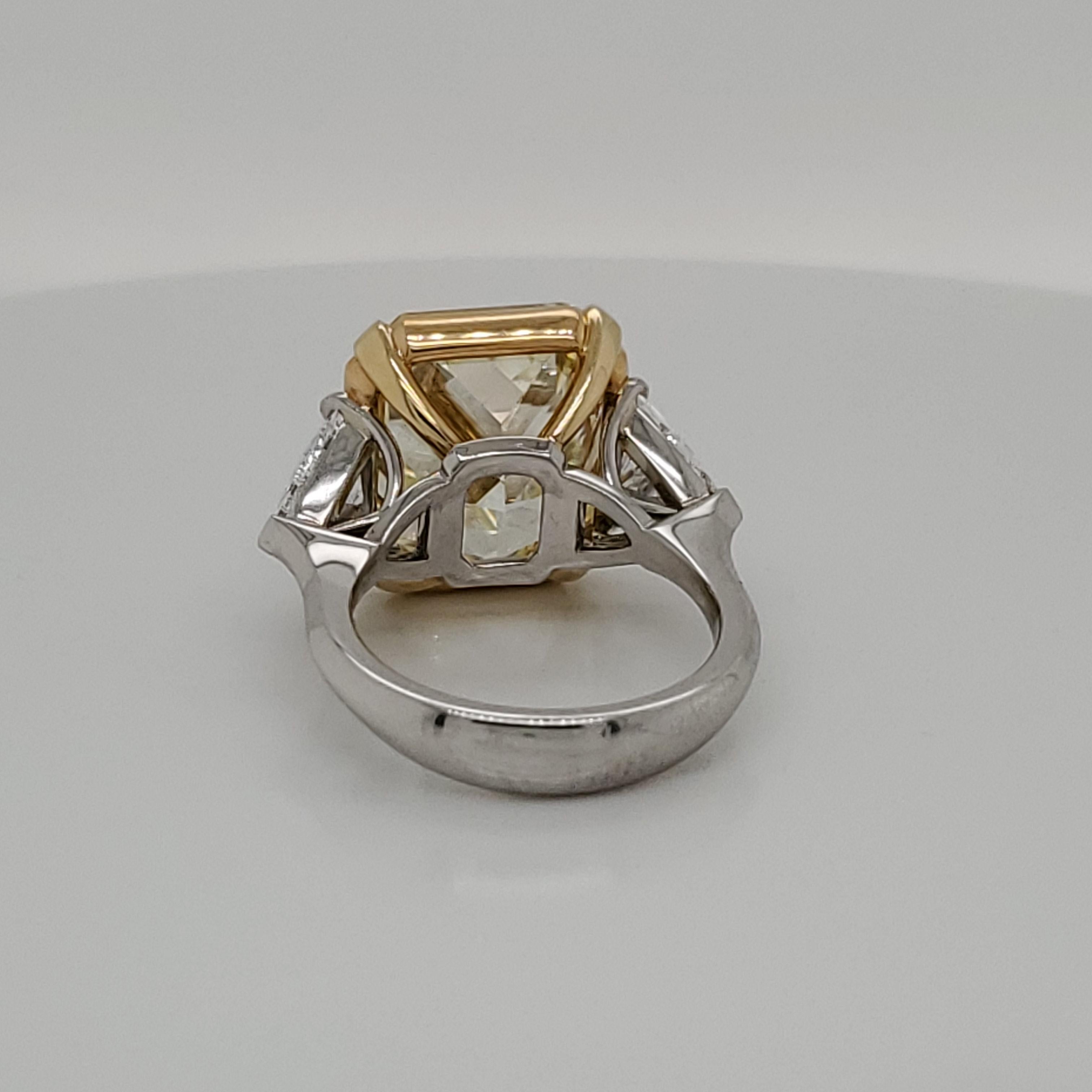 GIA Certified 15.07 Fancy Yellow VS1 Center Diamond Stone 3-Stone Ring In New Condition In New York, NY