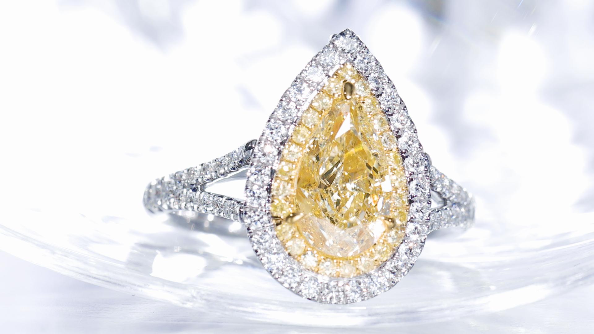 GIA Certified, 1.50ct W-X Range Natural Pear Shaped diamond Solitaire Ring 18KT In New Condition In Hong Kong, HK