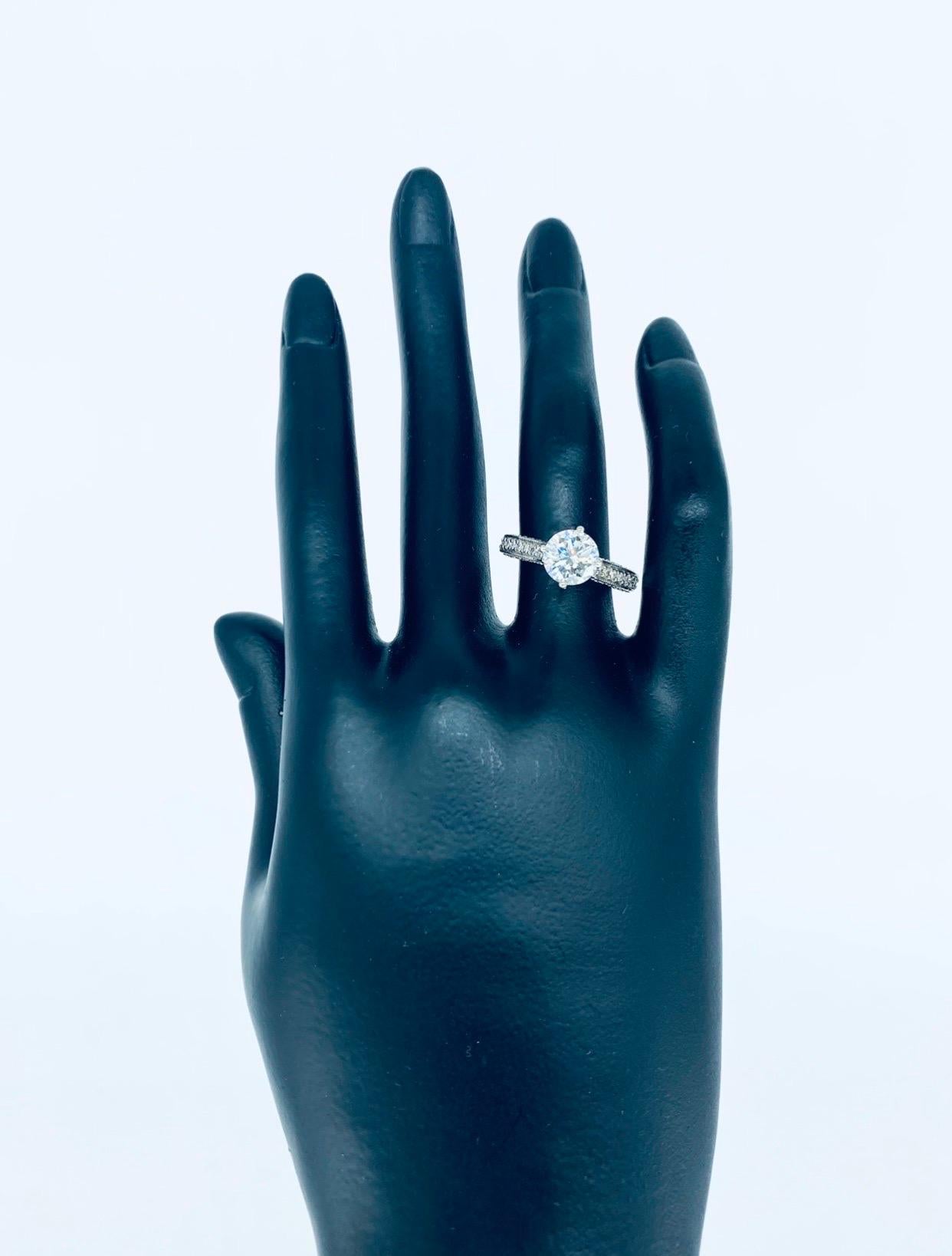 Verlobungsring mit GIA-zertifiziertem 1,51 Karat Diamant in der Mitte im Zustand „Hervorragend“ im Angebot in Miami, FL