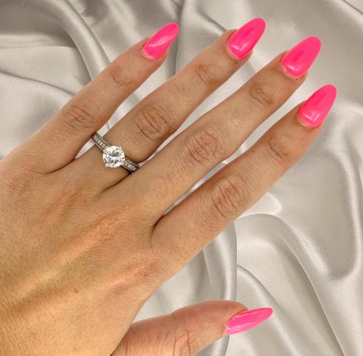 Bague de fiançailles avec diamant central certifié GIA de 1,51 carat Pour femmes en vente