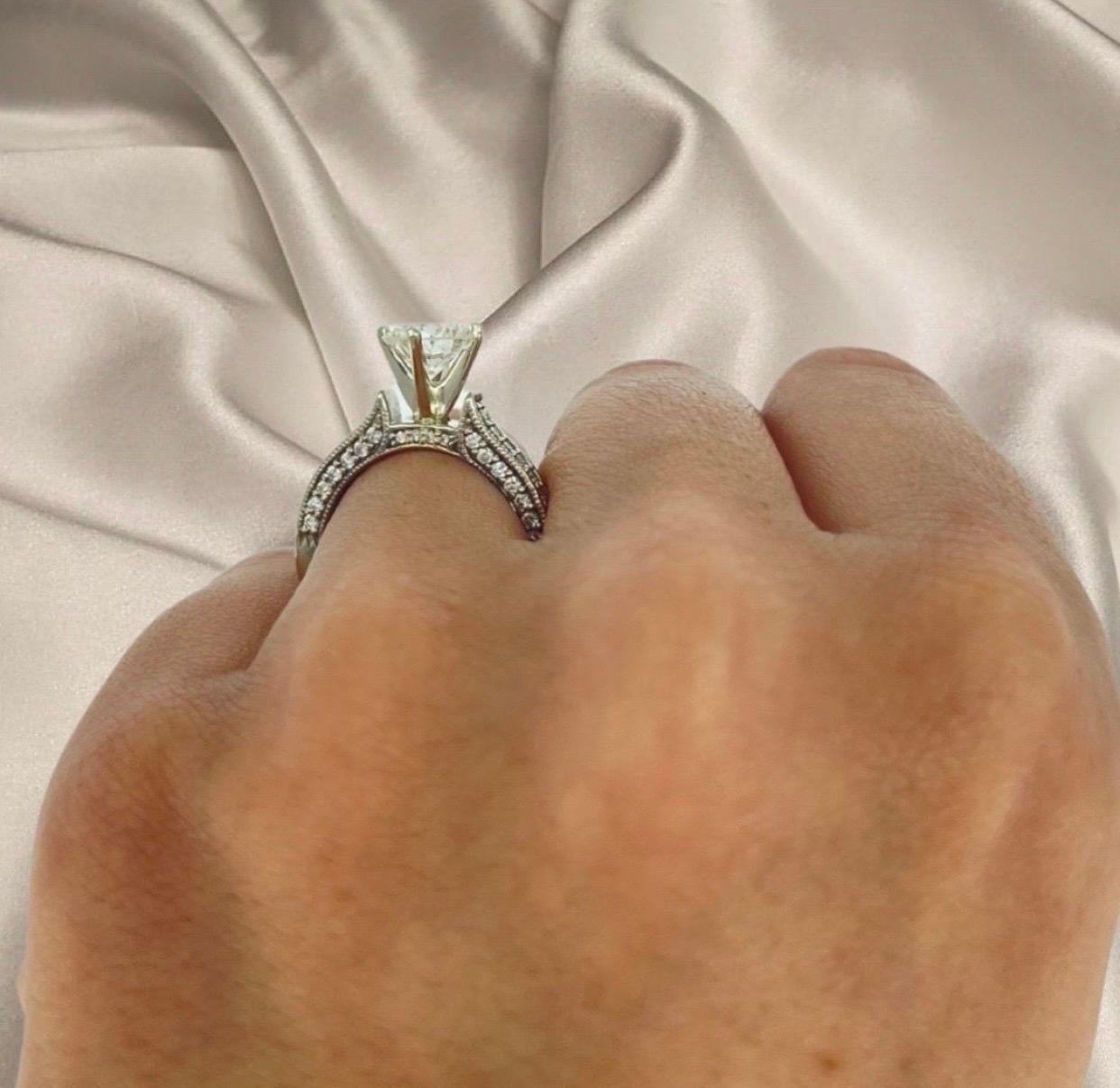 Bague de fiançailles avec diamant central certifié GIA de 1,51 carat en vente 2