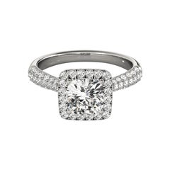 Anello con diamante aureolato quadrato a più file certificato GIA da 1.51 carati