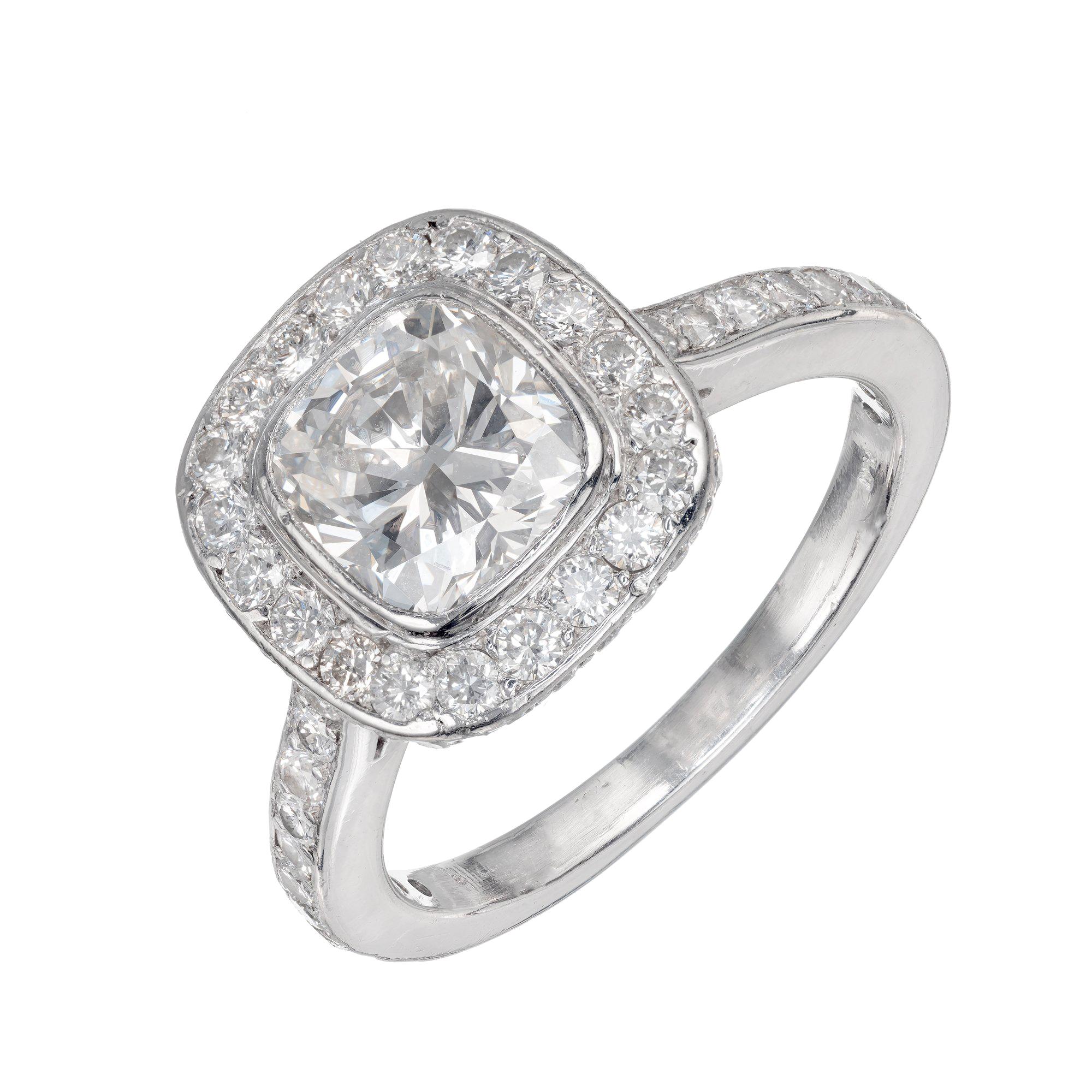 Anello di fidanzamento in platino con diamante aureolato certificato GIA da 1,51 carati