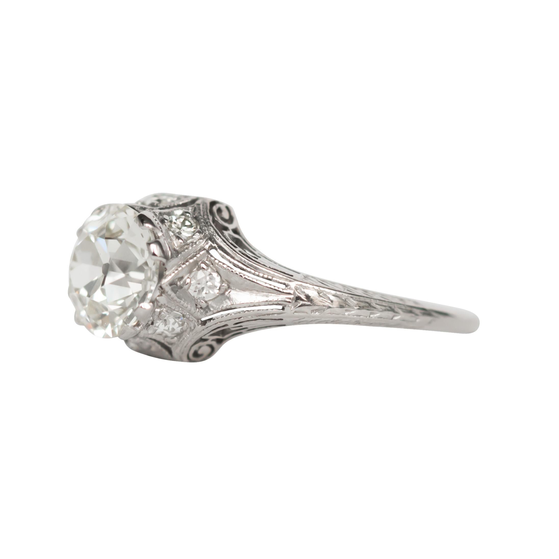 Détails de l'article : 
Taille de l'anneau : 6.75
Type de métal : Platine [poinçonné et testé]
Poids : 3 grammes

Détails du diamant central :
RAPPORT GIA #2205833496
Poids : 1,52 carat
Coupe : Brillant européen ancien
Couleur : M
Clarté :