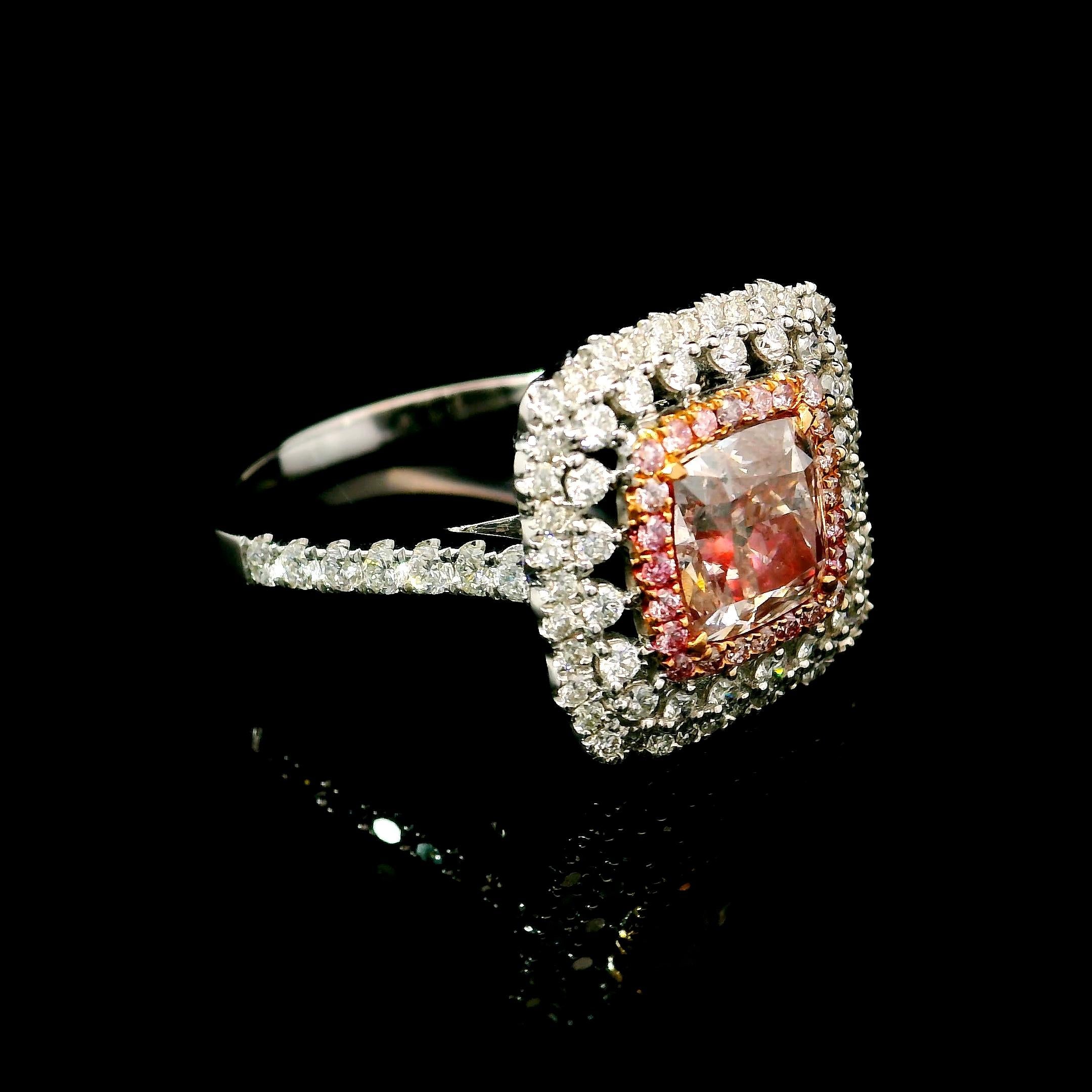 Taglio cuscino Anello con diamante certificato GIA da 1,51 carati Fancy Light Brownish Pink con purezza I1 in vendita