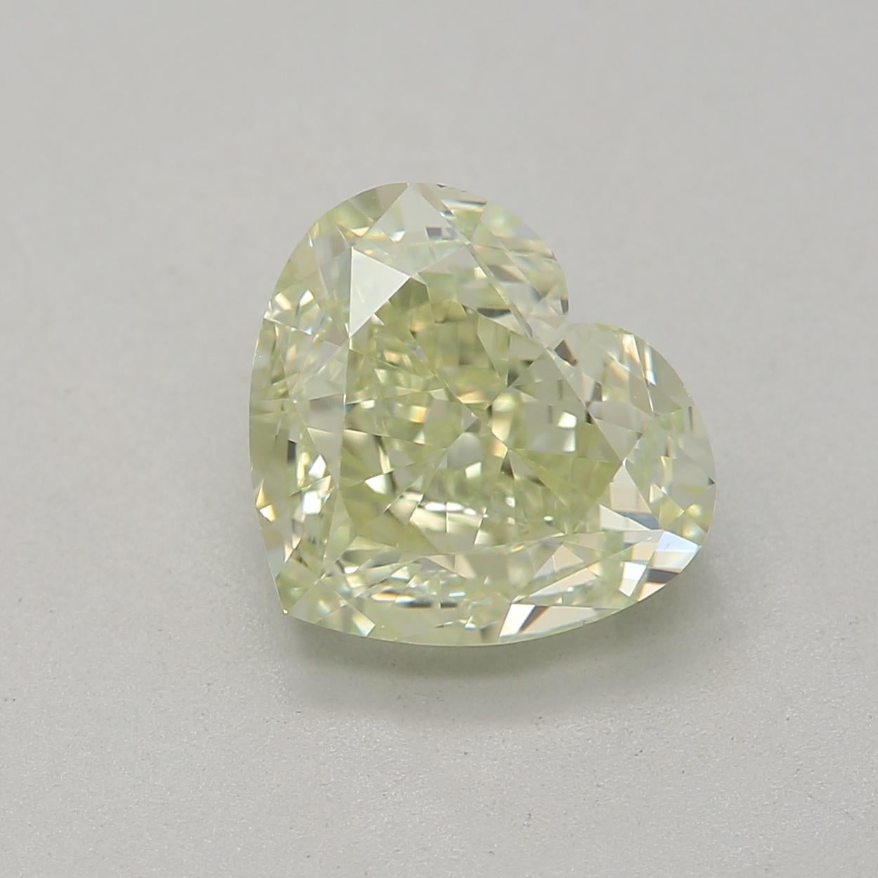 Certificat : GIA
Numéro de rapport : 3395568912
Forme et coupe : Coeur
Poids en carats : 1,51 carat
Dimensions : 6,46 x 7,30 x 4,08 mm
Grade de couleur : Fantaisie Vert clair Jaune

Ce diamant Fancy Light Green Yellow présente une teinte délicate
