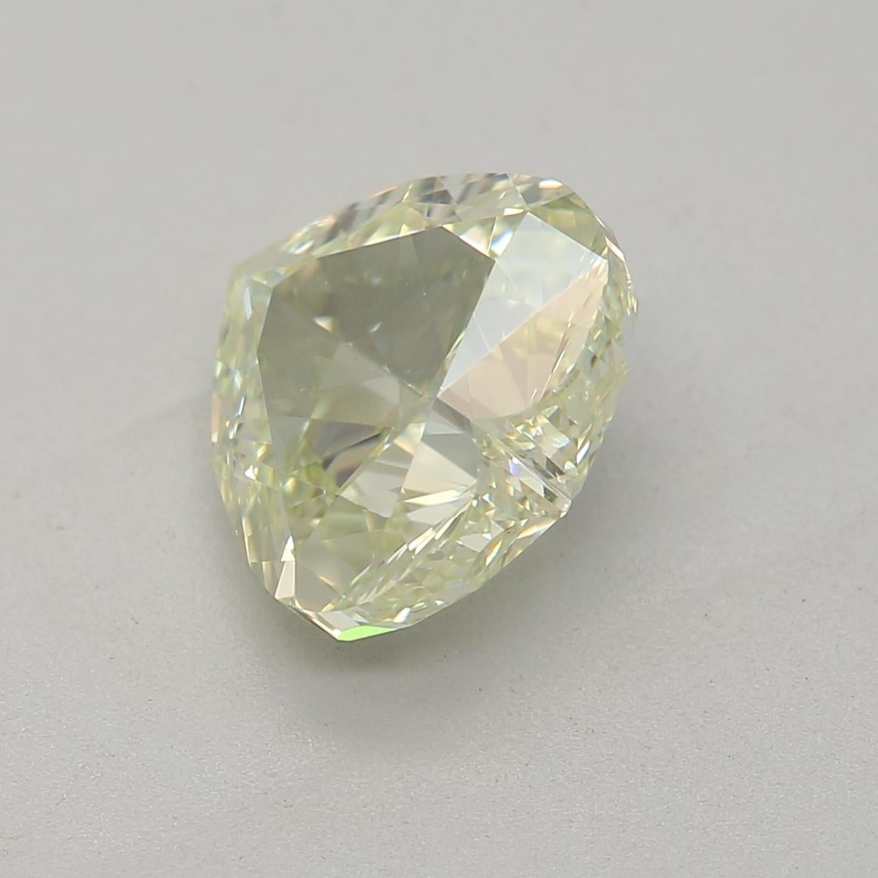 Taille cœur Diamant fantaisie vert clair jaune de 1,51 carat de pureté VS1 certifié par le GIA en vente
