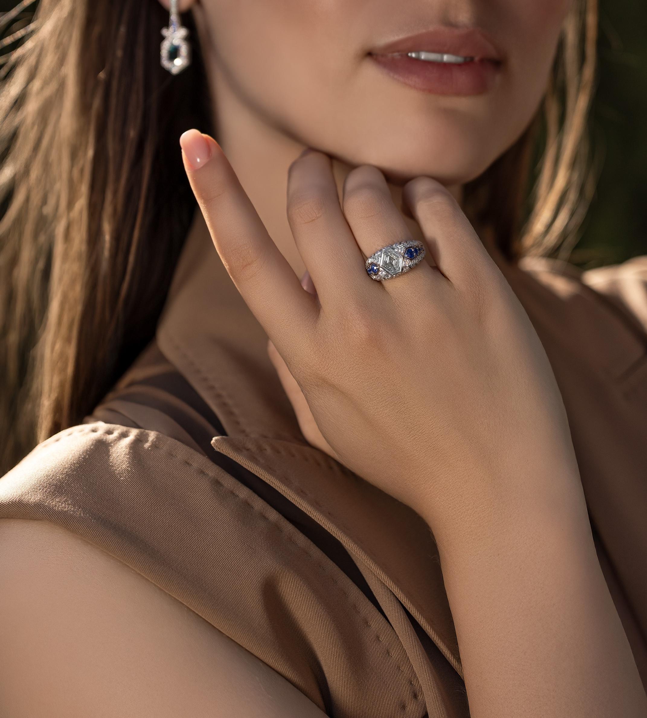 Anillo de diamantes hexagonales y zafiros azules certificado por el GIA de 1,51 quilates Art Decó en venta