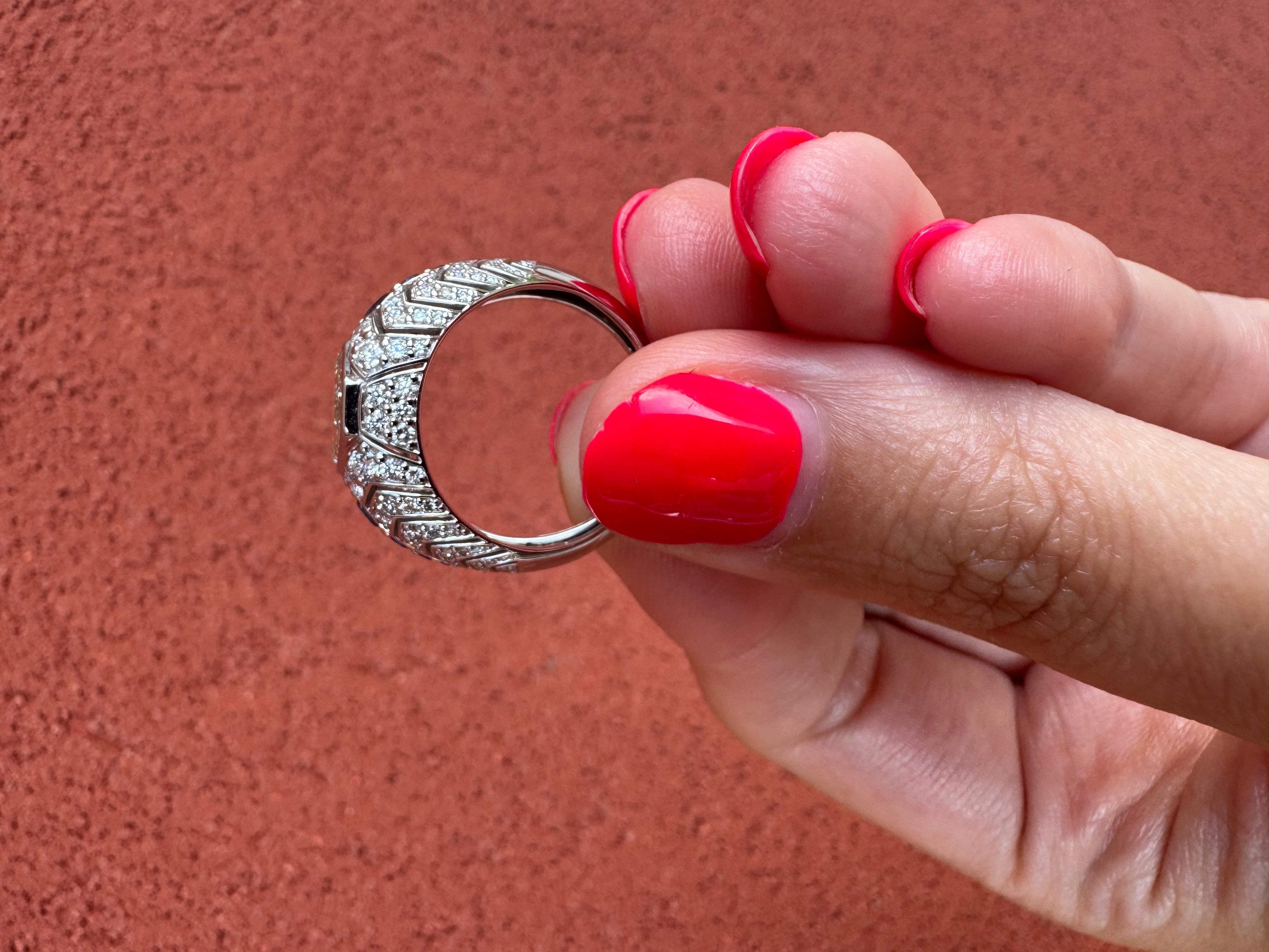 De las mujeres Anillo de diamantes hexagonales y zafiros azules certificado por el GIA de 1,51 quilates en venta