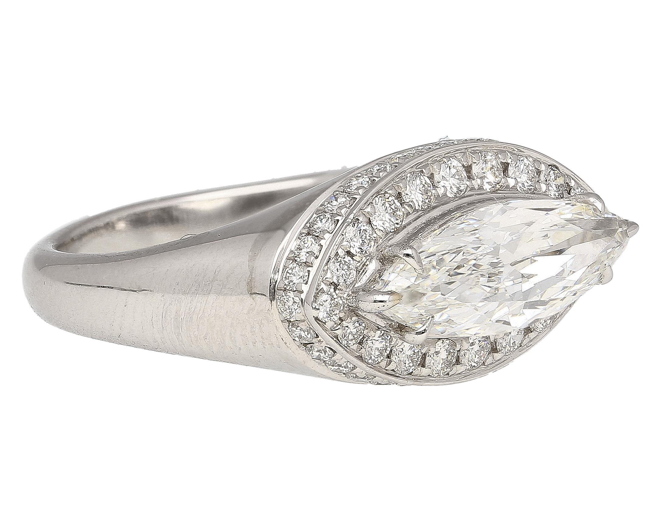 Taille Marquise Bague unisexe en or blanc 18 carats avec diamants taille marquise de 1,51 carat certifiés par le GIA en vente