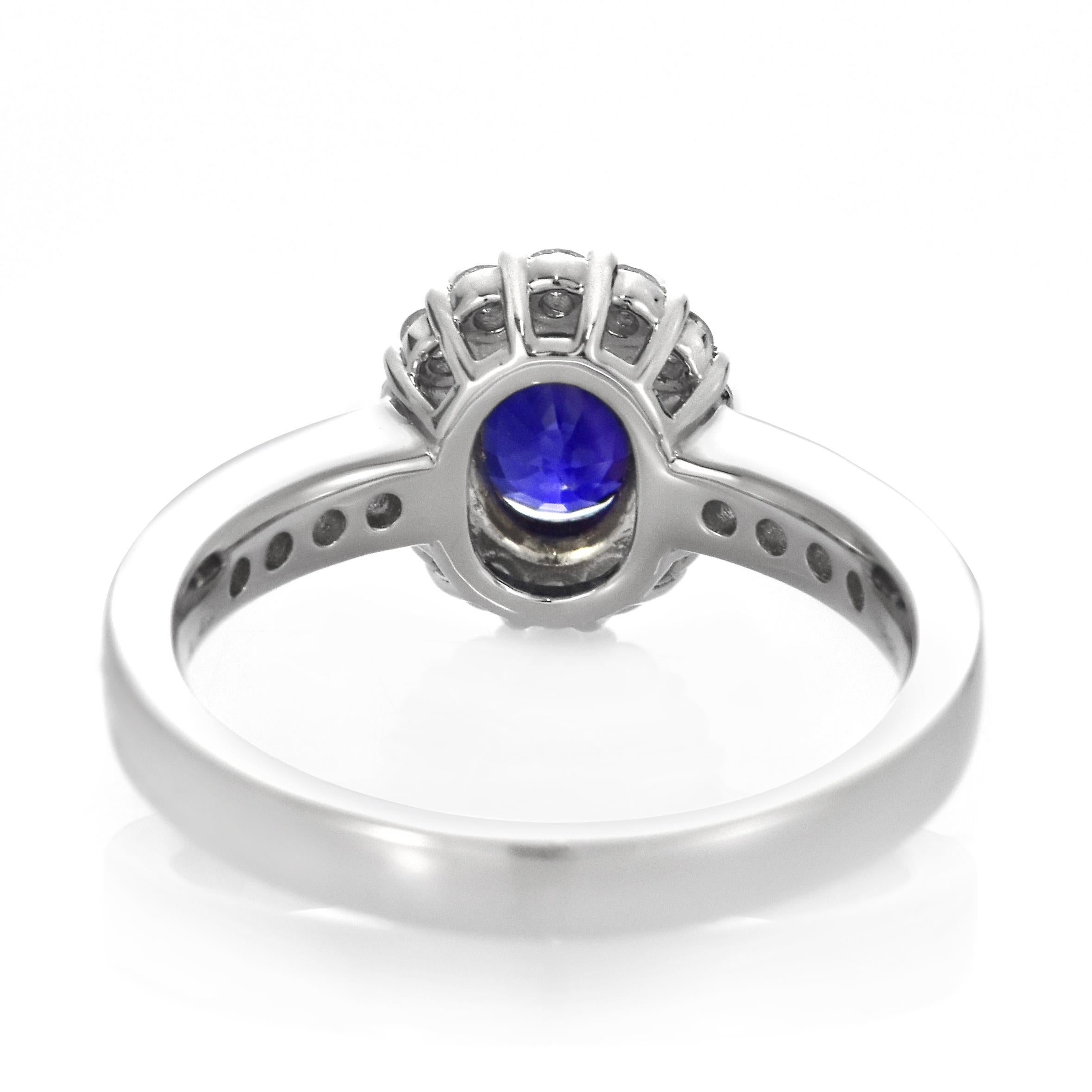 GIA Certified 1.51 Carat Natural Sapphire and Diamond Ring made in Platinum For Sale 6