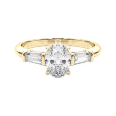 Bague à trois pierres en diamant ovale et baguette de 1,51 carat certifiée par le GIA
