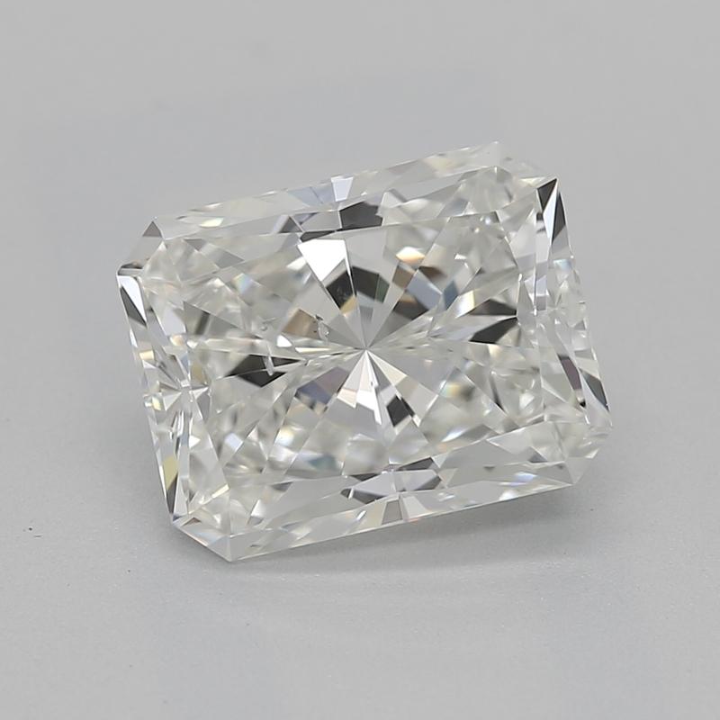 Con un impresionante diamante radiante de 1.51, este anillo de diamantes cautiva por su brillo y claridad excepcionales. Con graduación I y SI2, la piedra central está elegantemente enmarcada por un halo oculto de diamantes más pequeños,