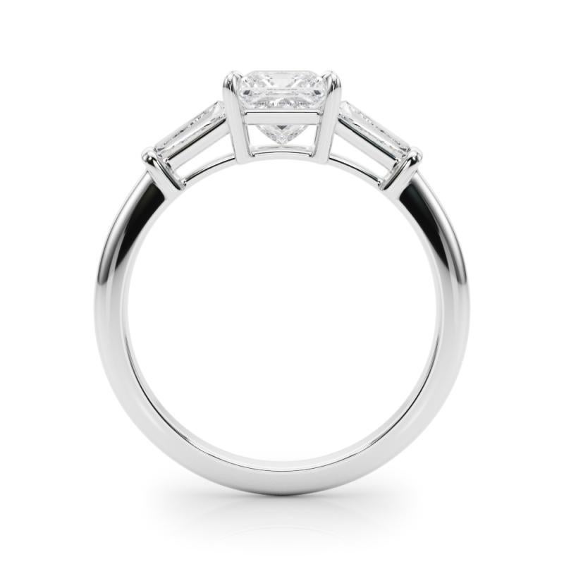 Anello di diamanti in platino a tre pietre con diamante Princess e Baguette da 1,51 carati certificato dalla GIA In condizioni Nuovo in vendita a New York, NY