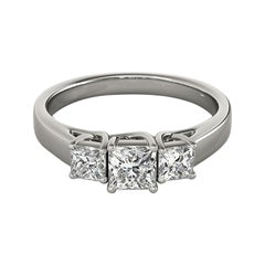 Anello classico con diamante Princess a tre pietre certificato GIA da 1.51 carati