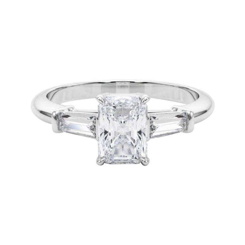 Anillo de diamantes de platino de tres piedras radiante y baguette de 1.51 quilates certificado por GIA