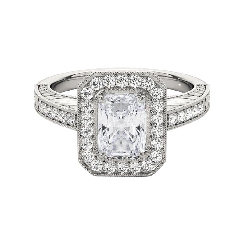 Anello con diamante radiante aureolato inciso e traforato certificato GIA da 1.51 carati