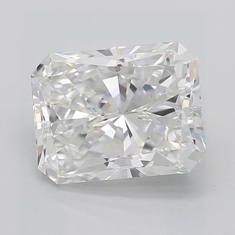 Dieser exquisite, in New York handgefertigte Diamantring besitzt einen bemerkenswerten Mittelstein mit einem Gewicht von 1,51 H VS1, der in einer eleganten Zackenfassung gefasst ist, die seine natürliche Brillanz hervorhebt. Ein auffälliger,