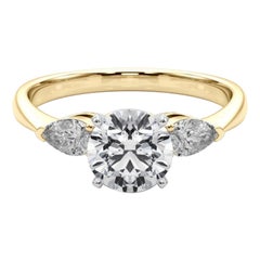 Anello con tre pietre di diamante rotonde est-ovest certificato GIA da 1.51 carati