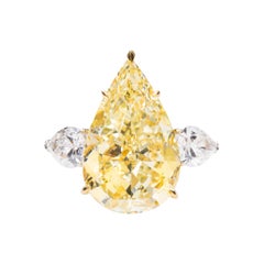 Bague en or 18 carats avec diamants jaunes et blancs en forme de poire de 15,1 carats certifiés GIA